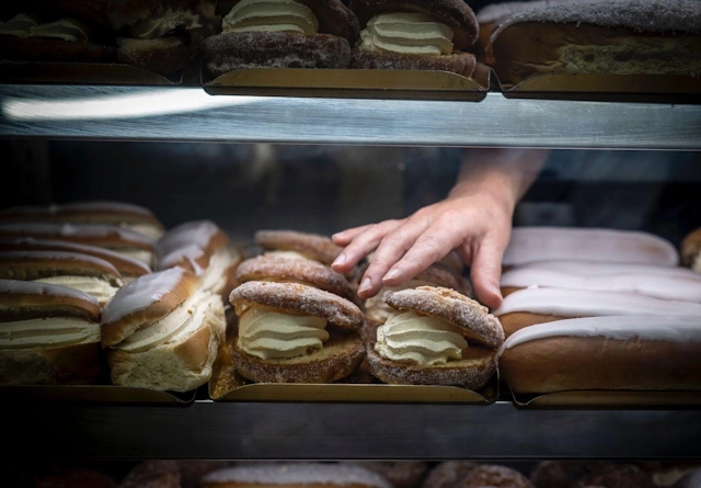 Bakers preparing pasties for the oven